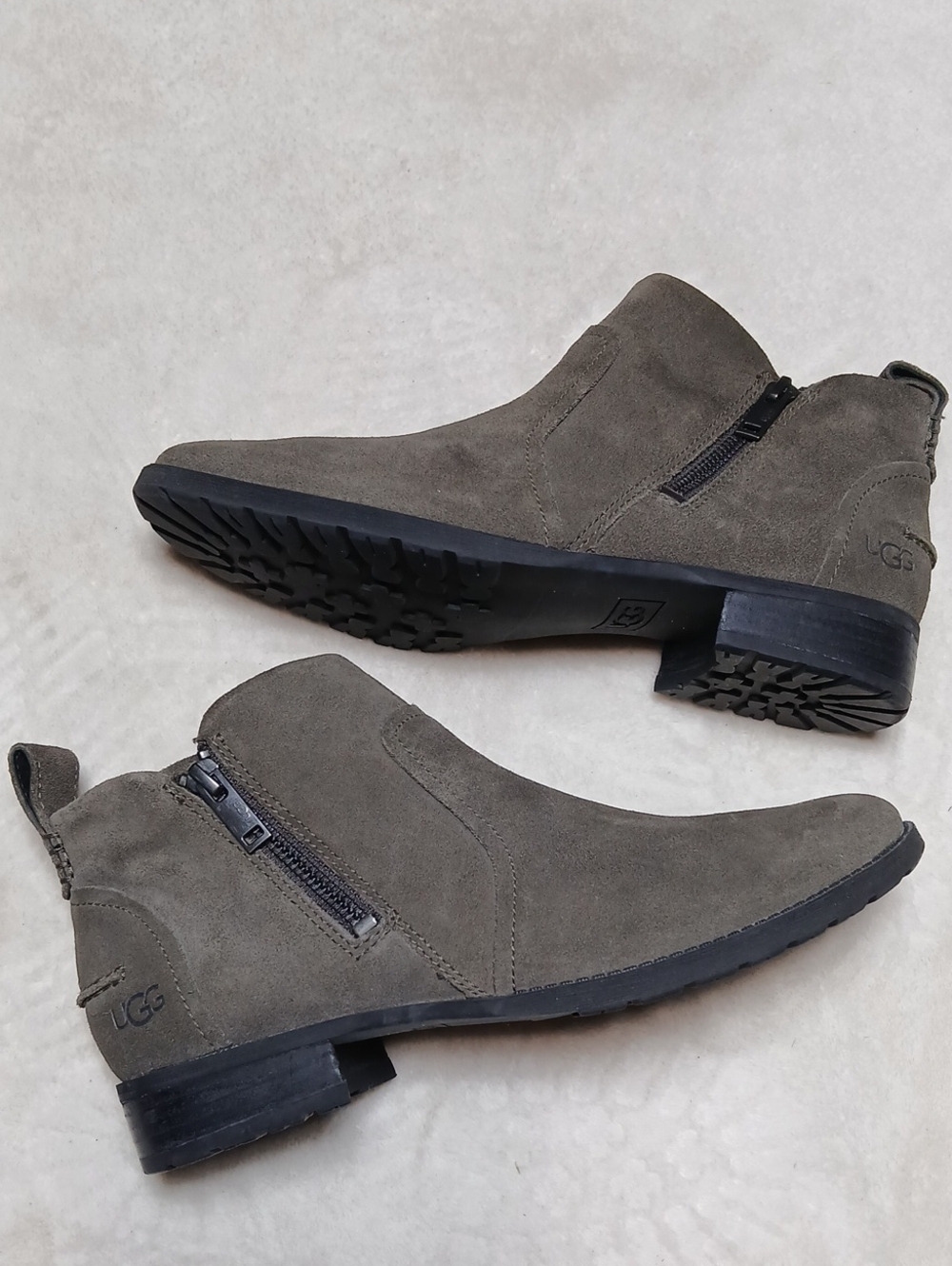 UGG Women's Olive Suede Ankle Zip Booties Size 7